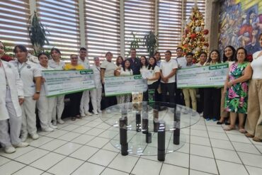 Estudiantes premiados por innovación en la UJAT