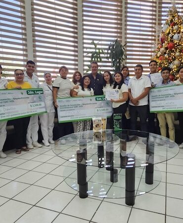 Estudiantes premiados por innovación en la UJAT