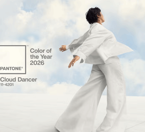 Muestra del color Pantone Cloud Dancer en una paleta neutra