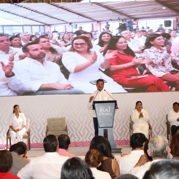 Asistentes al Primer Informe de Gobierno del alcalde Roberto Ocaña Leyva en Nacajuca.