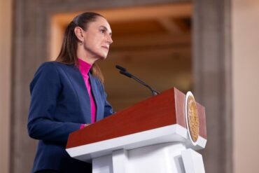 Claudia Sheinbaum durante conferencia matutina, afirmando que México no avalará una intervención militar de Estados Unidos en ningún país.