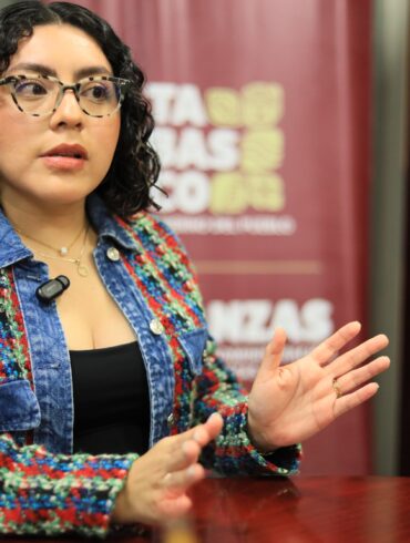 Lupita Tamayo Rodríguez, subsecretaria de Ingresos de Tabasco, explica el reemplacamiento vehicular 2026.
