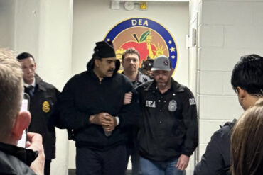Nicolás Maduro escoltado por agentes de la DEA en instalaciones federales de Nueva York