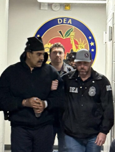 Nicolás Maduro escoltado por agentes de la DEA en instalaciones federales de Nueva York
