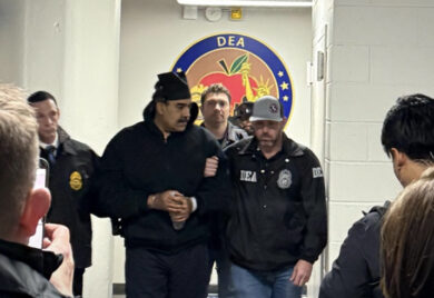 Nicolás Maduro escoltado por agentes de la DEA en instalaciones federales de Nueva York