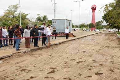El gobernador Javier May Rodríguez supervisa junto a su equipo el avance de la remodelación del Palacio de los Deportes en la Ciudad Deportiva de Villahermosa.
