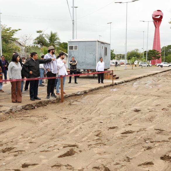El gobernador Javier May Rodríguez supervisa junto a su equipo el avance de la remodelación del Palacio de los Deportes en la Ciudad Deportiva de Villahermosa.