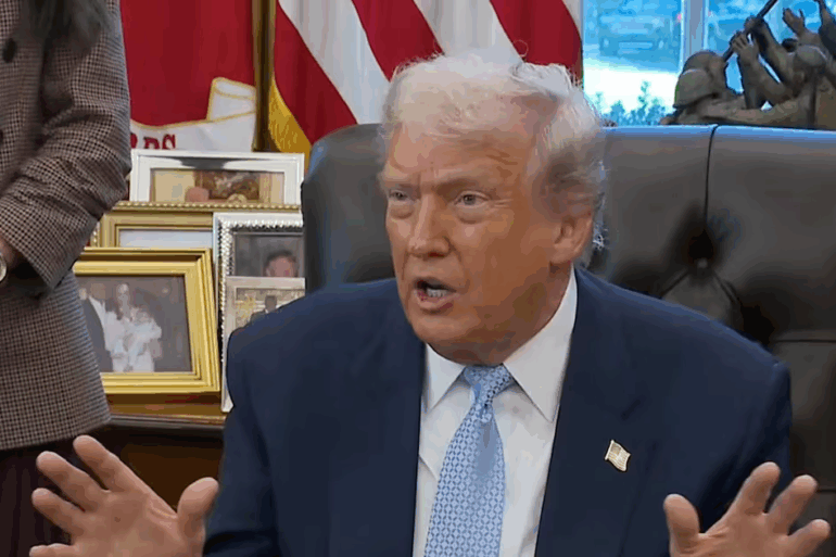 Donald Trump durante una entrevista televisiva en la que aborda posibles ataques contra cárteles en América Latina.