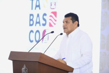 Gobernador de Tabasco emite mensaje durante conferencia de prensa del 19 de enero.