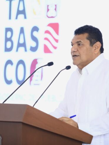 Gobernador de Tabasco emite mensaje durante conferencia de prensa del 19 de enero.