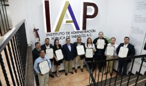 Entrega de títulos de Maestría del IAP Tabasco en Villahermosa