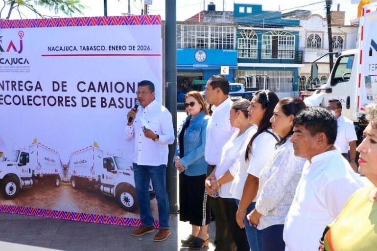 Entrega de unidades nuevas para que Nacajuca recolecta basura de manera eficiente.