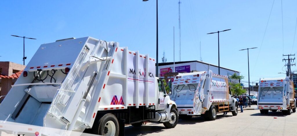 Entrega de unidades nuevas para que Nacajuca recolecta basura de manera eficiente.