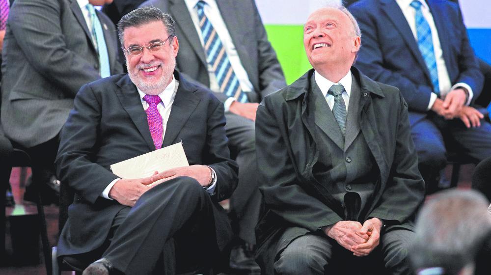 Julio Scherer Ibarra y Alejandro Gertz Manero en un evento público durante su etapa como funcionarios federales.