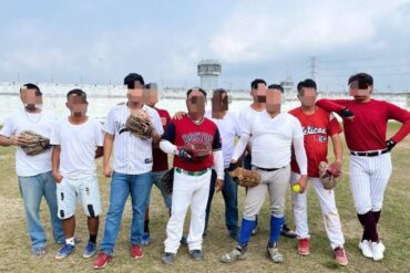 Personas privadas de la libertad participando en actividades de reinserción social en Tabasco dentro de un centro penitenciario estatal.
