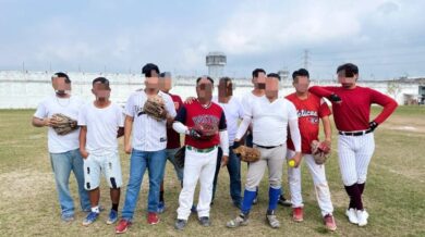 Personas privadas de la libertad participando en actividades de reinserción social en Tabasco dentro de un centro penitenciario estatal.
