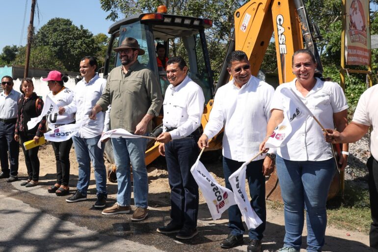 Autoridades dan banderazo a obra de línea de conducción en Nacajuca