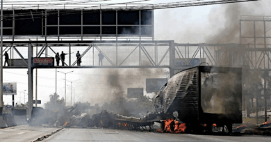 Camión incendiado bloquea vialidad en Jalisco tras reacción del CJNG