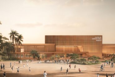 Fachada del Centro de Convenciones Tabasco con explanada pública y visitantes caminando.