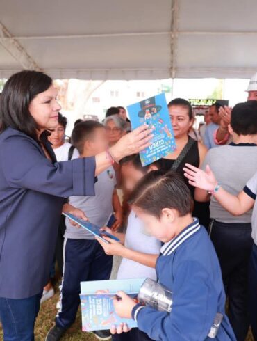 : Yolanda Osuna durante jornada del programa Centro + Cerca en la colonia Sabina