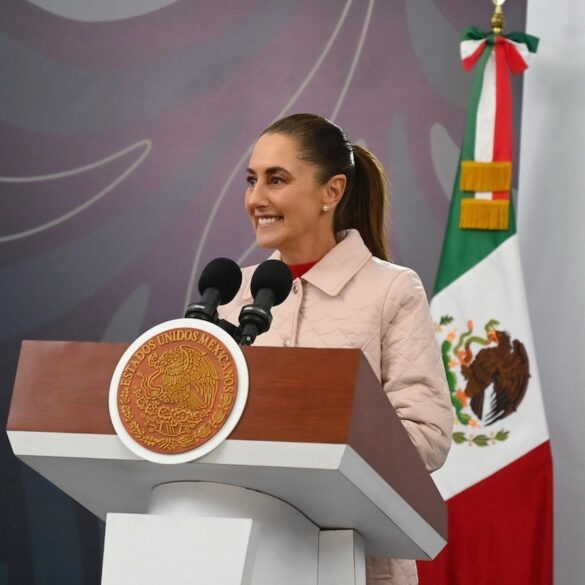 La Presidenta Claudia Sheinbaum durante la conferencia matutina en Morelia presentando resultados de seguridad.