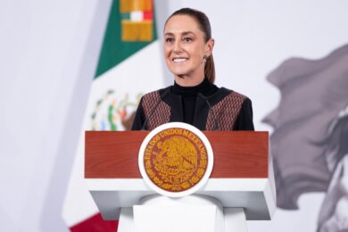 Claudia Sheinbaum durante conferencia matutina en Palacio Nacional sobre reforma electoral
