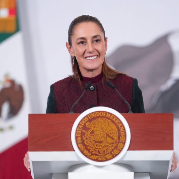 La Presidenta Claudia Sheinbaum Pardo durante su conferencia matutina hablando sobre la reunión con funcionarios canadienses.