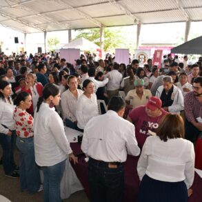 Gobernador Javier May Rodríguez durante banderazo de obra pública en Tabasco en jornada de trabajo territorial.