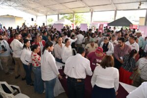 Gobernador Javier May Rodríguez durante banderazo de obra pública en Tabasco en jornada de trabajo territorial.