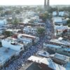 Toma aérea de Javier May Rodríguez encabezando la Marcha de la Lealtad 2026 en Villahermosa, Tabasco.