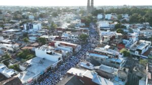 Toma aérea de Javier May Rodríguez encabezando la Marcha de la Lealtad 2026 en Villahermosa, Tabasco.