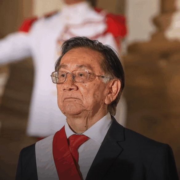 José María Balcázar durante una conferencia sobre derechos civiles en Perú.