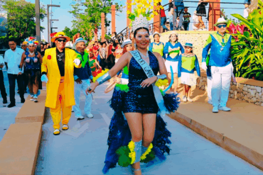 Reina del Carnaval de Villahermosa durante desfile en el malecón de Villahermosa