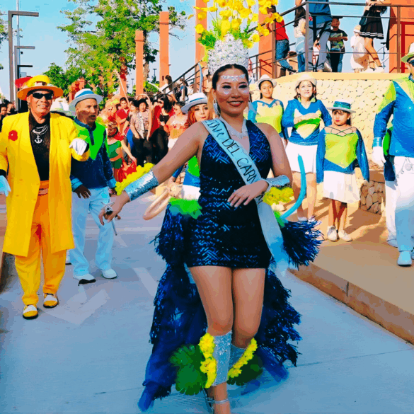 Reina del Carnaval de Villahermosa durante desfile en el malecón de Villahermosa