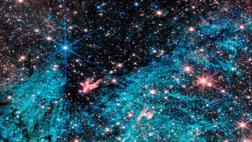 Región Sagitario C observada por el telescopio James Webb mostrando formación estelar y nubes luminosas en el centro de la Vía Láctea