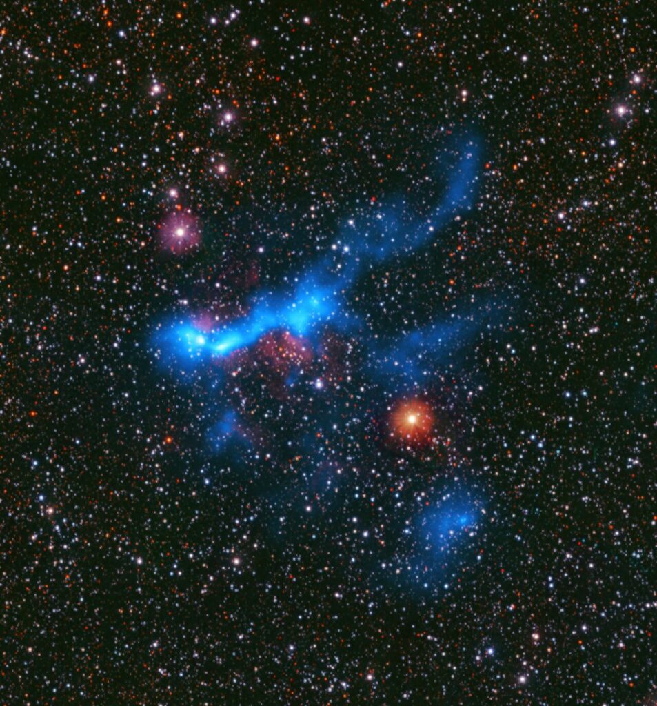 Vista infrarroja de la Zona Molecular Central con estructuras de gas brillante en el núcleo de la galaxia