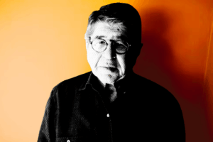 Retrato del escritor peruano Alfredo Bryce Echenique tras su fallecimiento a los 87 años.