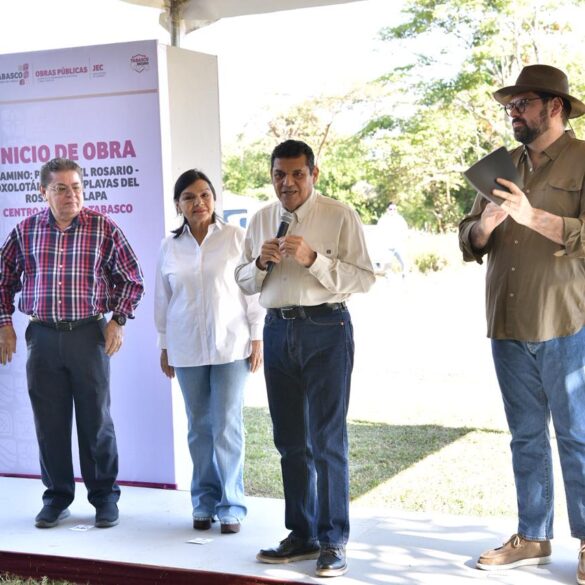 Ciudadanos realizan trámite de reemplacamiento en módulo fiscal de Tabasco
