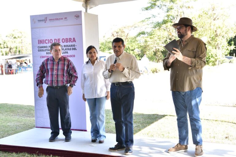Ciudadanos realizan trámite de reemplacamiento en módulo fiscal de Tabasco