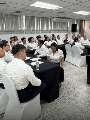 Magistrados y personal del Poder Judicial de Tabasco en el Curso de Desarrollo Humano.