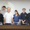 Alumnos del Colegio Anáhuac junto al magistrado Carlos Efrain Reséndez Bocanegra en el Tribunal Superior de Justicia de Tabasco.