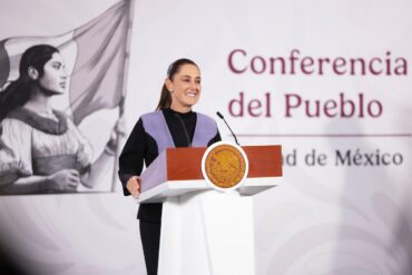 Presidenta Claudia Sheinbaum presentando el Plan México para la industria de transporte de carga.