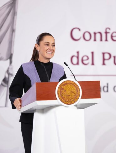 Presidenta Claudia Sheinbaum presentando el Plan México para la industria de transporte de carga.