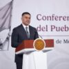 Omar García Harfuch durante la conferencia mañanera presentando datos sobre seguridad y homicidios dolosos en México.