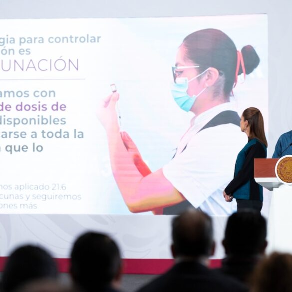 Presidenta Claudia Sheinbaum durante el anuncio del Servicio Universal de Salud en la mañanera.