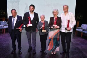 Ceremonia de entrega del Premio Nacional Malinalli 2026 en el Teatro Universitario de la UJAT con autoridades de Tabasco.