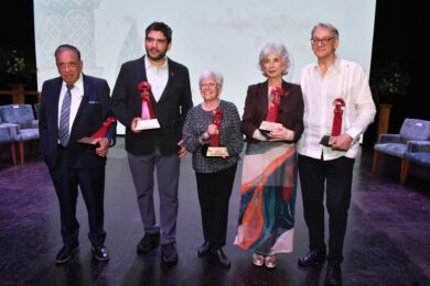 Ceremonia de entrega del Premio Nacional Malinalli 2026 en el Teatro Universitario de la UJAT con autoridades de Tabasco.