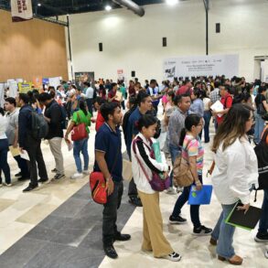 Mujeres participan en feria laboral en Centro de Convenciones de Villahermosa