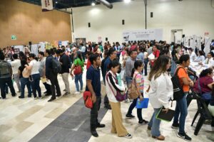 Mujeres participan en feria laboral en Centro de Convenciones de Villahermosa