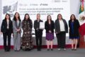 Presidenta Claudia Sheinbaum y directivos de Google y Meta firmando acuerdo contra violencia digital.